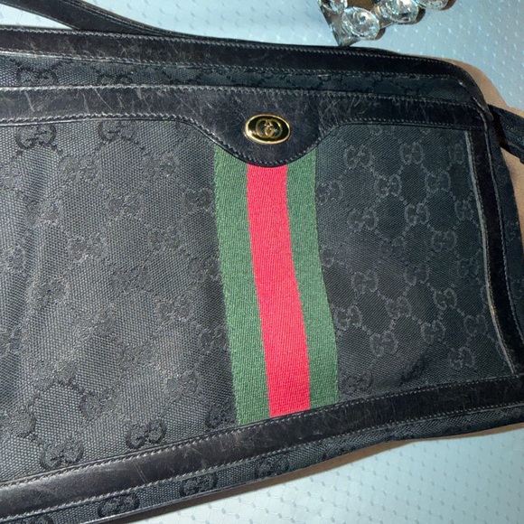 Vintage Gucci Sherry Shoulder Bag with Red and Green Stripe adjustable strap. - Picture 3 of 12